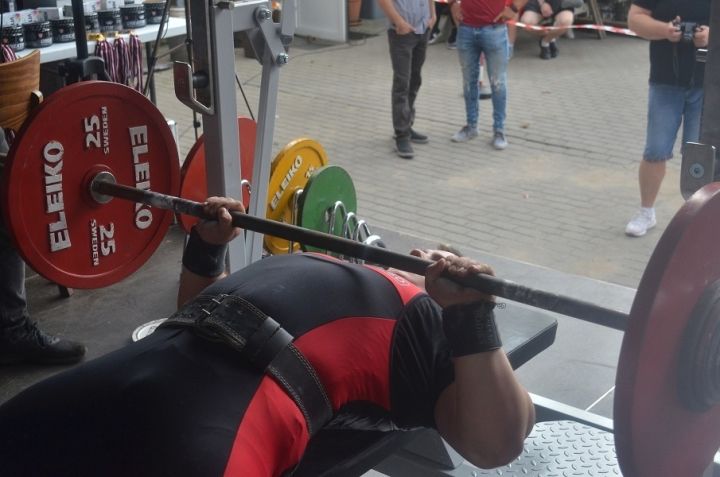 Latvijas čempionāts spiešanā guļus