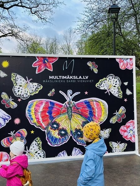 Latvijas mākslinieku "pop-up" tirdziņš "Multimāksla" viesosies Ikšķilē