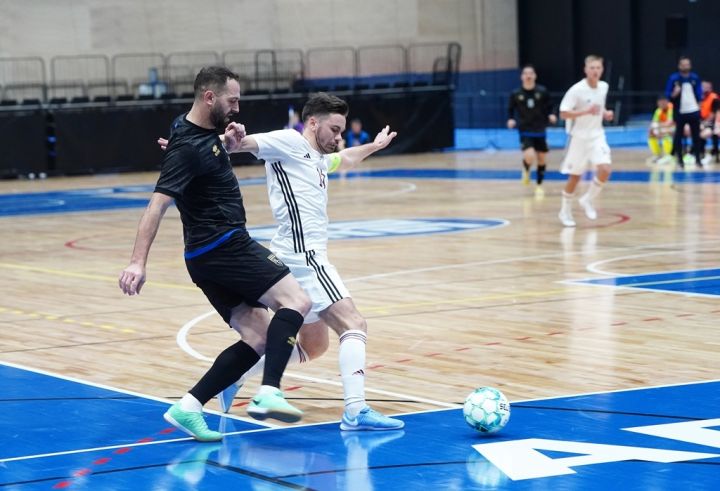 Latvijas telpu futbola izlasei Ogrē pēdējā minūtē panākts neizšķirts pārbaudes spēlē ar Kosovu
