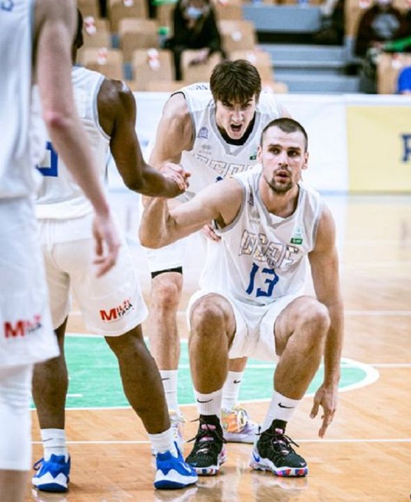 LBL ceturtdaļfināla trešajā spēlē starp "Ogres" un LU komandām uzvar ogrēnieši