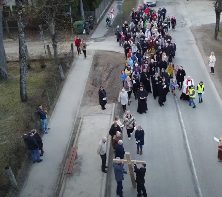 Lielajā Piektdienā Ogrē notika ekumēnisks Krusta ceļa gājiens