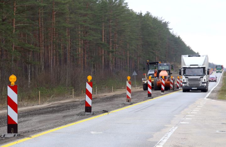 Lielvārdē atsāk Daugavpils šosejas posma būvdarbus