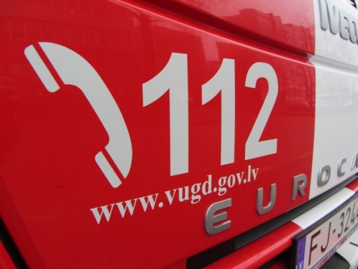 Lielvārdē degusi dārza māja, garāžas piebūve un 3 automašīnas