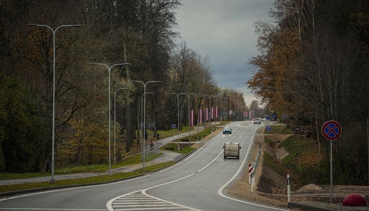 Lielvārdē pārbūvēts Daugavpils šosejas posms