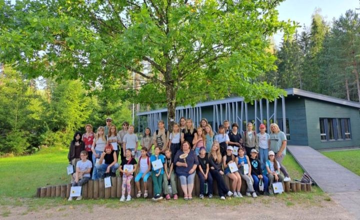Lielvārdes mākslas skolas audzēkņi aizvadījuši plenēru "Dzīve mežā" (foto)