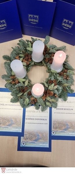 Lielvārdes pašvaldības policijas darbinieki saņem Ogres novada pašvaldības Atzinības rakstus