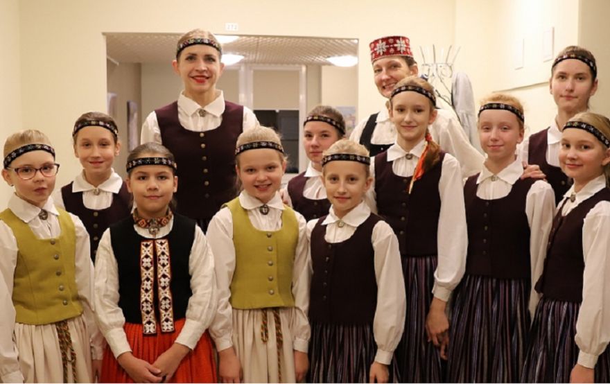 LR2: Iepazināmies ar Ogres Mūzikas un mākslas skolas koklētāju ansambli "Rota"