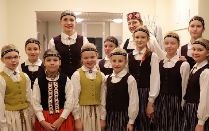 LR2: Iepazināmies ar Ogres Mūzikas un mākslas skolas koklētāju ansambli "Rota"