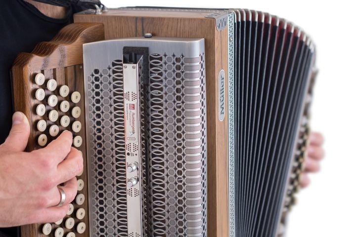 Muzikāls stāsts "Kā var aizmirst" Tomē