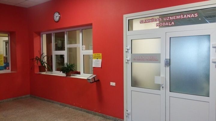 Nedēļas nogalē Ogres slimnīcā visas gultasvietas aizņemtas
