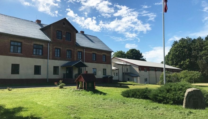 Nomas tiesību atkārtota izsole par telpu nomu ēkā "Skola" Krapes pagastā