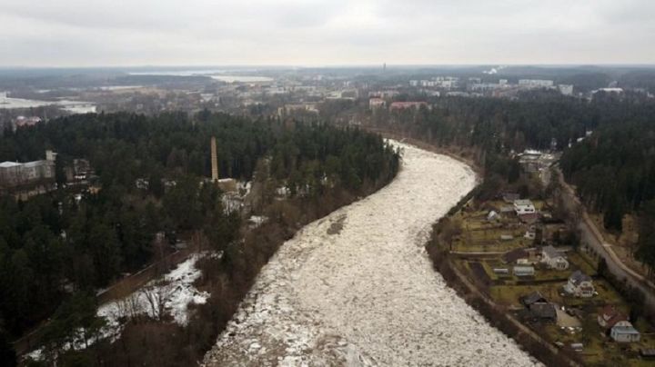 Ogrē sākusies ledus iešana un strauji paaugstinājies ūdens līmenis