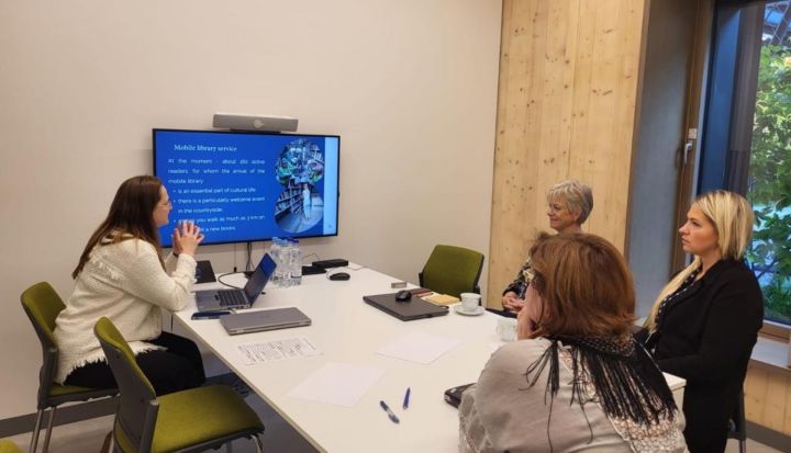 Ogres Centrālā bibliotēka pēta mobilo izglītojošo pakalpojumu iespējas
