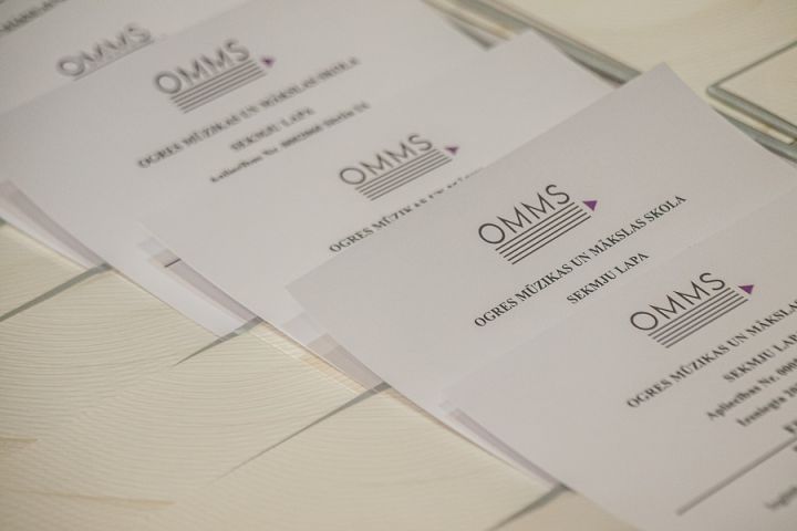 Ogres Mūzikas un mākslas skolā mācību gads noslēdzies 76 absolventiem