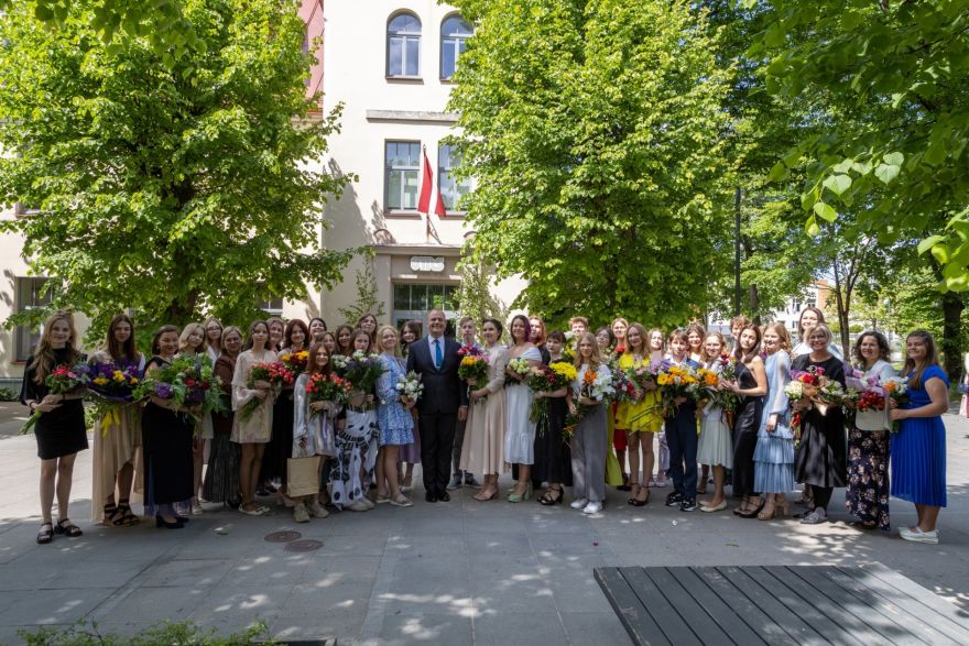 Ogres Mūzikas un mākslas skolu absolvē 69 audzēkņi