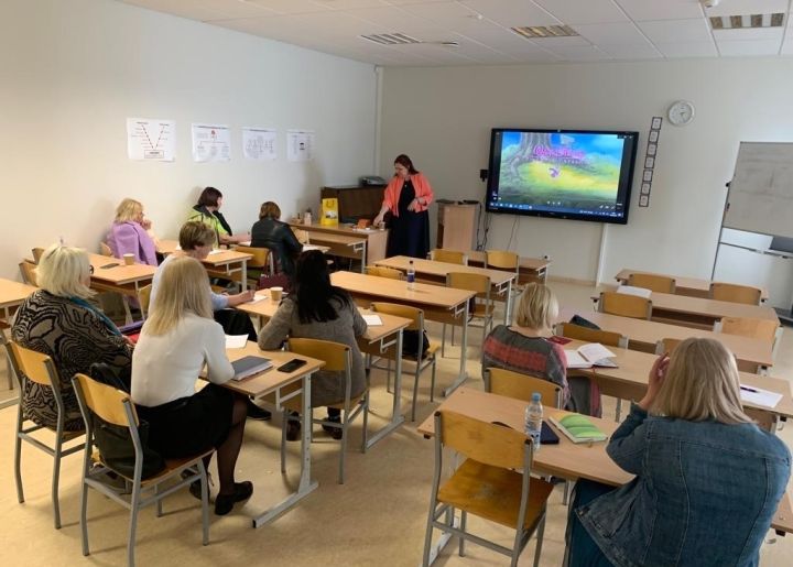 Ogres novada karjeras pedagogi tiekas seminārā Ikšķiles vidusskolā