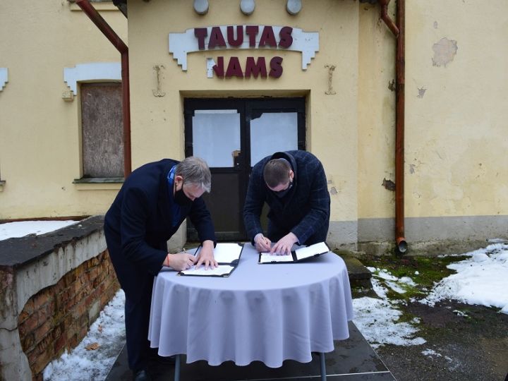 Ogres novada pašvaldība un Kultūras ministrija paraksta nodomu protokolu par Operetes un muzikālā teātra izveidi Ogrē