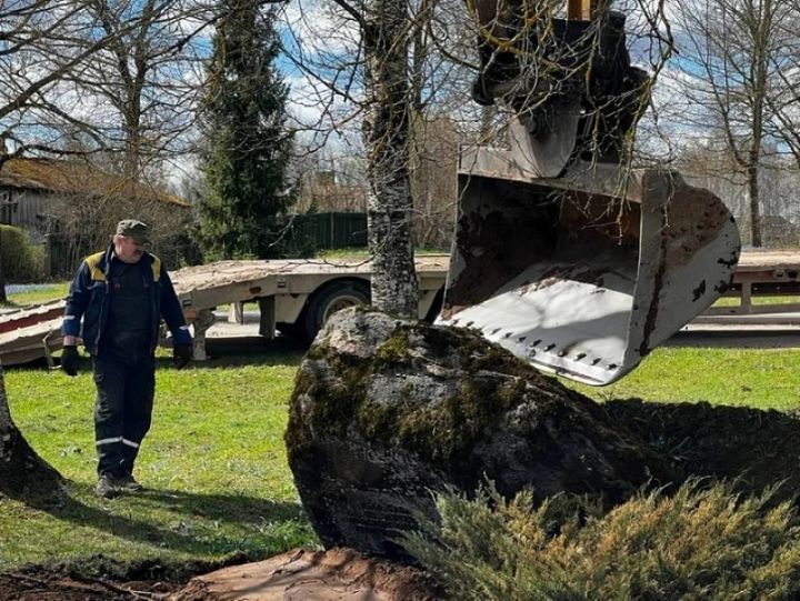 Ogres novadā pēdējā laikā demontēti trīs padomju okupācijas pieminekļi