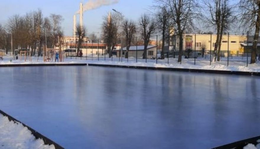 Ogres novada sporta centra stadionā ir atvērta publiskā slidotava
