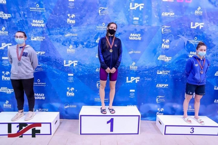 Ogres peldētājiem Grjunbergai un Dzirkalim sudraba medaļas