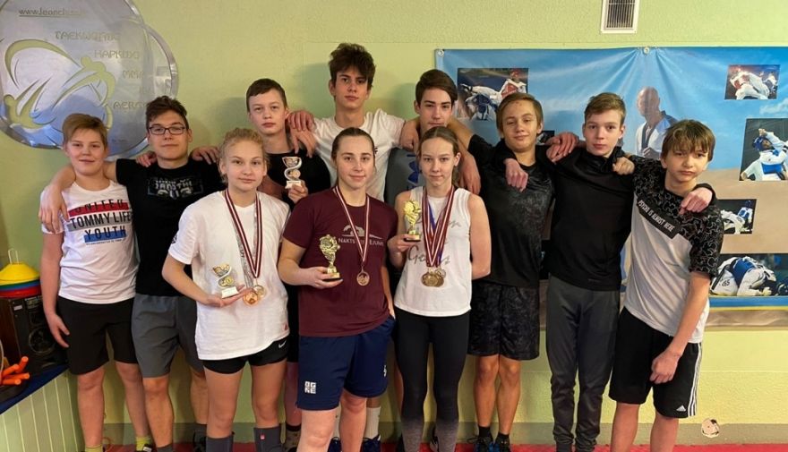 Ogres peldētājiem piecas medaļas Latvijas čempionātā