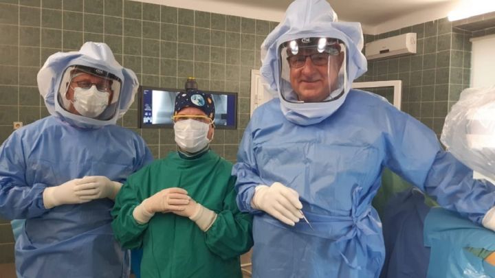 Ogres slimnīcas vadītājs: Medicīnas darbiniekus revakcinēt pret Covid-19 vajadzēja jau augustā