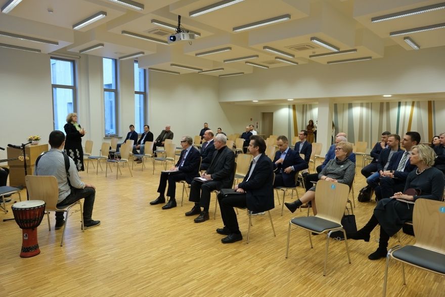 Ogres tehnikumā pulcējas Lauksaimniecības un Industriālās Tehnikas asociācijas biedri