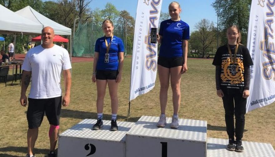 Ogres vieglatlēti no Cēsīm atved 11 medaļas