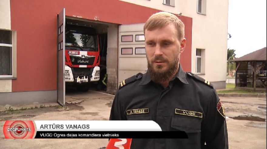 Ogres Zilajos kalnos ugunsdzēsējiem nākas glābt no kraujas noslīdējušu zirgu