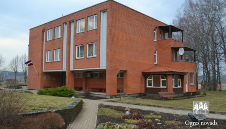 Paaugstina uzturēšanās maksu pansionātā "Madliena"