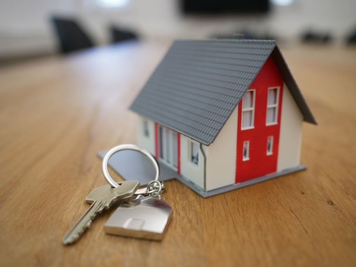 Palielināts valsts atbalsts mājokļa iegādei jaunajiem speciālistiem un ģimenēm, kurās aug bērns ar invaliditāti