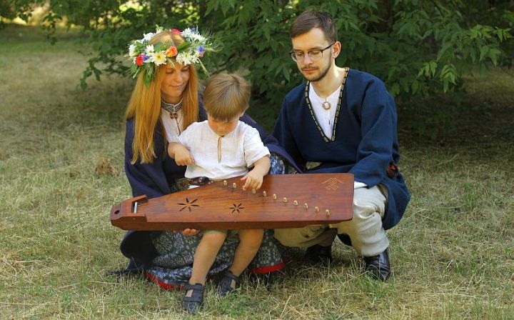 Par cieņu pret mātēm, tēviem un bērniem – valsts pamatu un nākotni