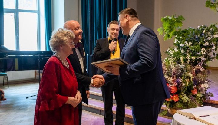 Pašvaldība godina Dimanta un Zelta kāzu pārus (FOTO)