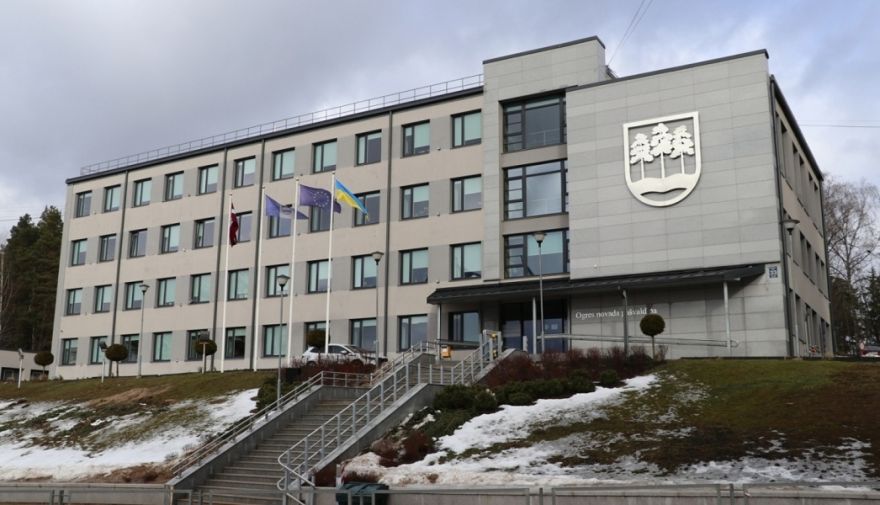 Pieņem lēmumus par Ogres novada pašvaldības ziedojumu piešķiršanu Ukrainas atbalstam