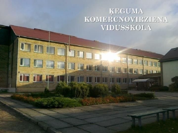 Pirmklasnieku uzņemšana Ķeguma komercnovirziena vidusskolā