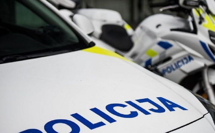 Policija divos kriminālprocesos izņēmusi aptuveni 735 000 nelegālu cigarešu un 128 840 eiro