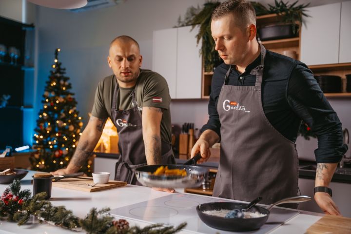 Recepte: Kristaps Zutis lutina draudzeni ar aerogrilā ceptu vistu