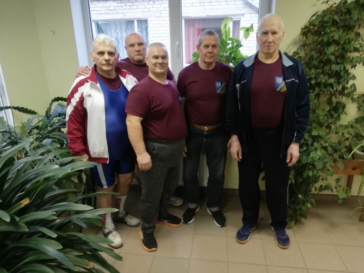 Rembatieši ar labiem rezultātiem startē Bauskas novada čempionātā spiešanā guļus
