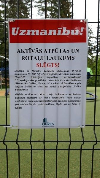 Rotaļu laukums J. Čakstes prospektā pagaidām atvērts netiks