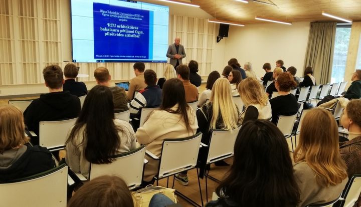RTU studenti tiekas Ogrē, gatavojoties bakalaura darbu izstrādei