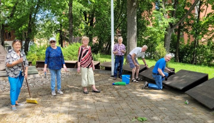 Sakopj komunistiskā genocīda upuru piemiņas vietu