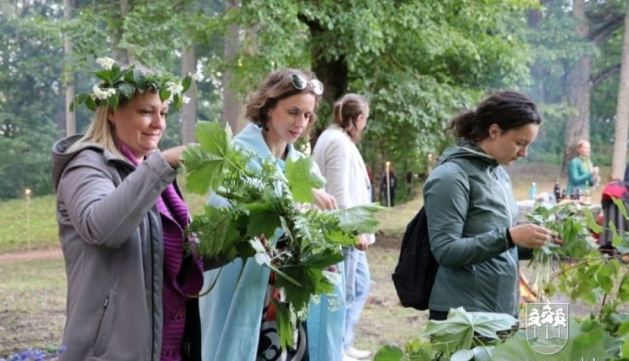 SAULGRIEŽI PLĀTERĒ - JĀŅU DANČI, SAULGRIEŽU RITUĀLS un DARBNĪCAS