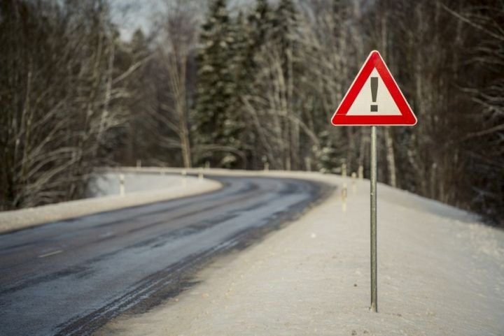Sestdien Ogrē grāvī ieslīdējis autobuss ar 41 cilvēku