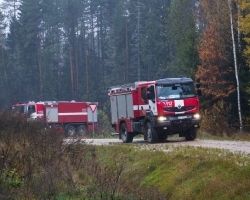 Spēcīgā vēja sekas dažādās Latvijas vietās, tostarp Ogrē likvidētas 14 reizes