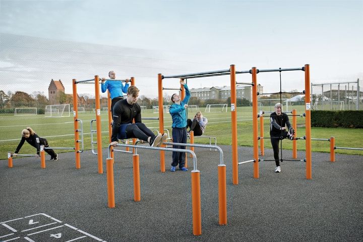 Sporta centra stadionā būvē jaunu āra trenažieru zonu