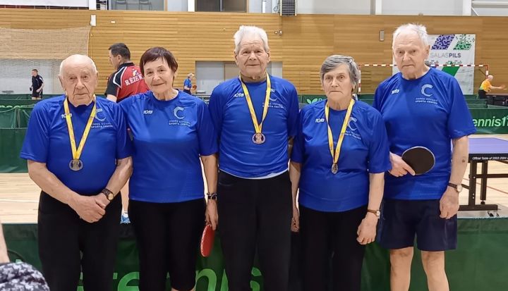 Sporta veterānu savienības spēlēs galda tenisā piedalās Ogres novada komandas