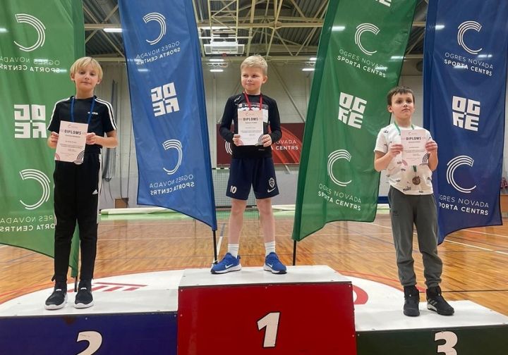 Startē paši mazākie Ogres novada sporta centra vieglatlēti