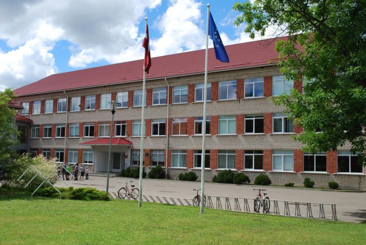 Topošo pirmklasnieku un viņu vecāku tikšanās Edgara Kauliņa Lielvārdes vidusskolā