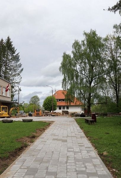 Turpinās labiekārtošanas darbi Ciemupē
