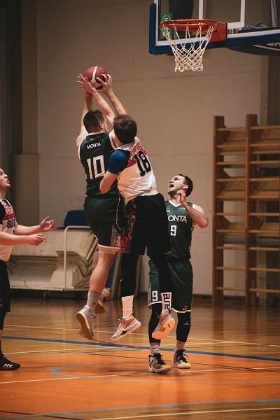 Turpinās Ogres Novada Basketbola čempionāta spēles